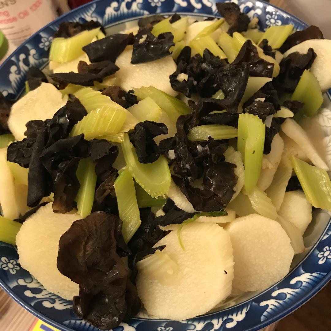 木耳山药炒西芹