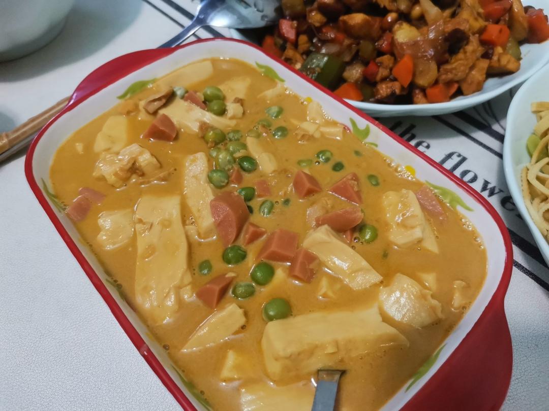 营养又鲜香的咸蛋黄豆腐煲