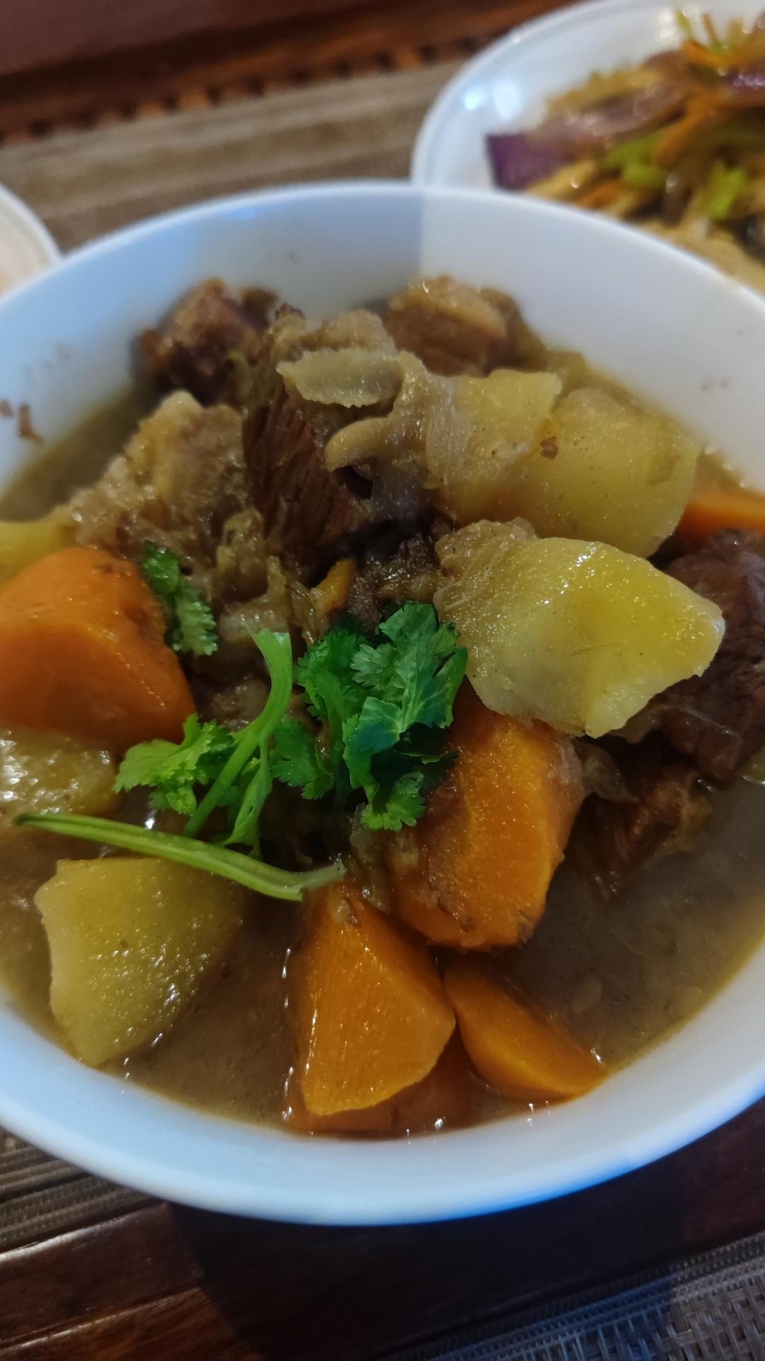 沙沙土豆胡萝卜炖牛肉