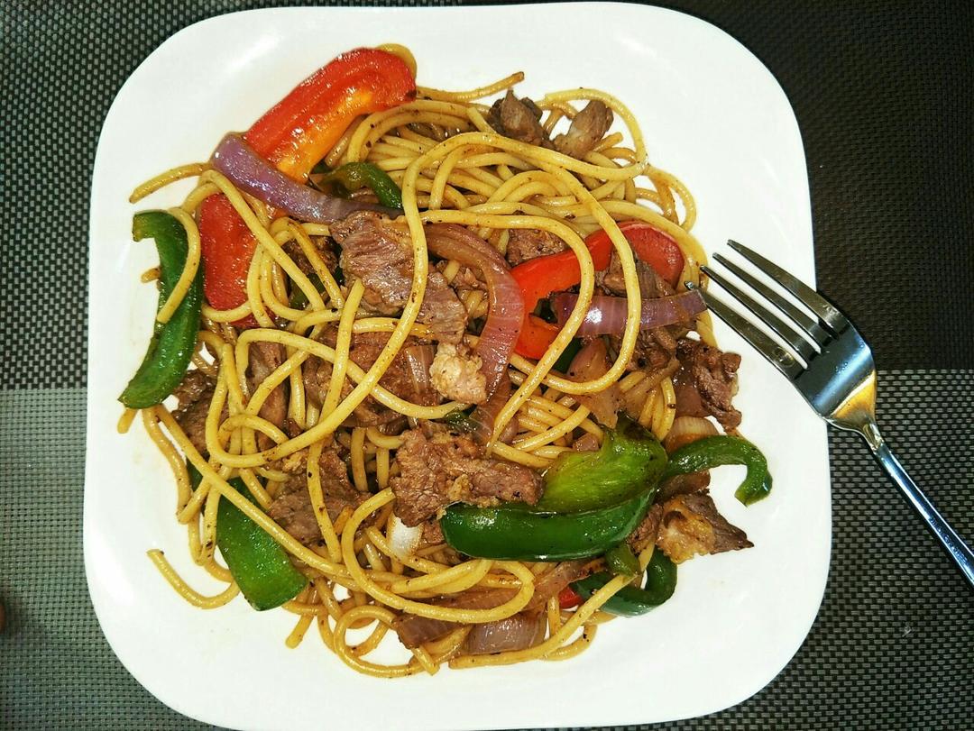 依然晴天17做的黑椒牛柳炒意面