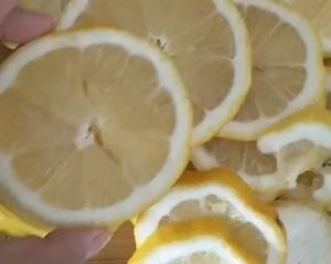 黄冰糖炖柠檬膏的做法 步骤2