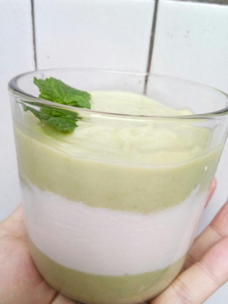 双色牛油果奶昔