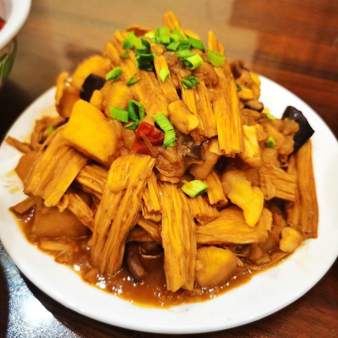 红烧土豆香菇腐竹