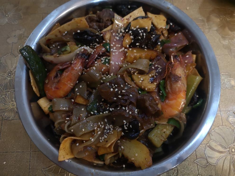 麻辣干锅肥牛虾的做法