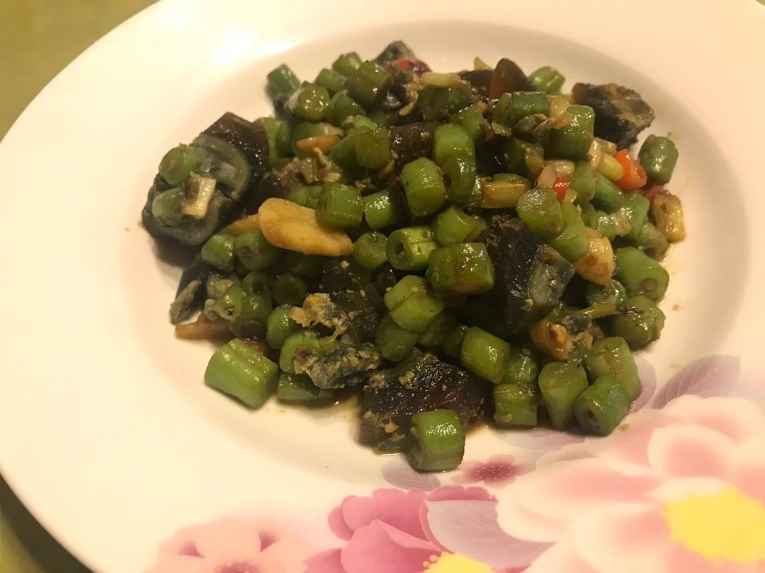 豆角炒皮蛋