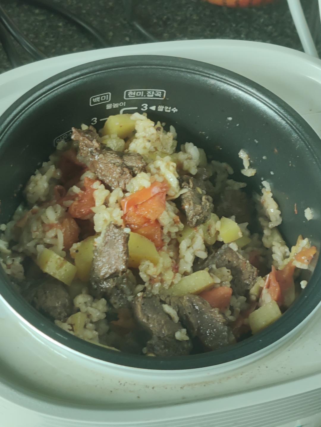 真正懒人的番茄土豆牛排焖饭（不用起油锅，一口电饭锅全搞定）