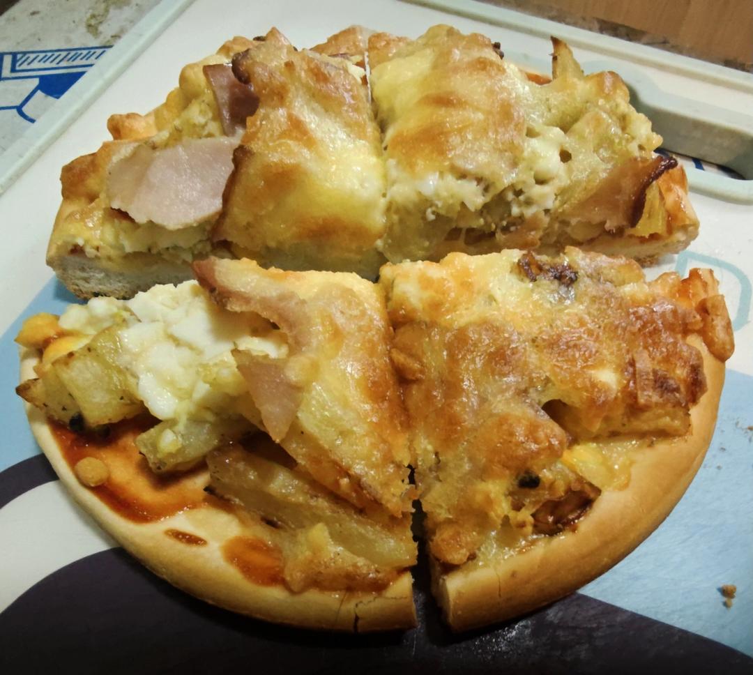 培根薯角鸡蛋沙拉披萨