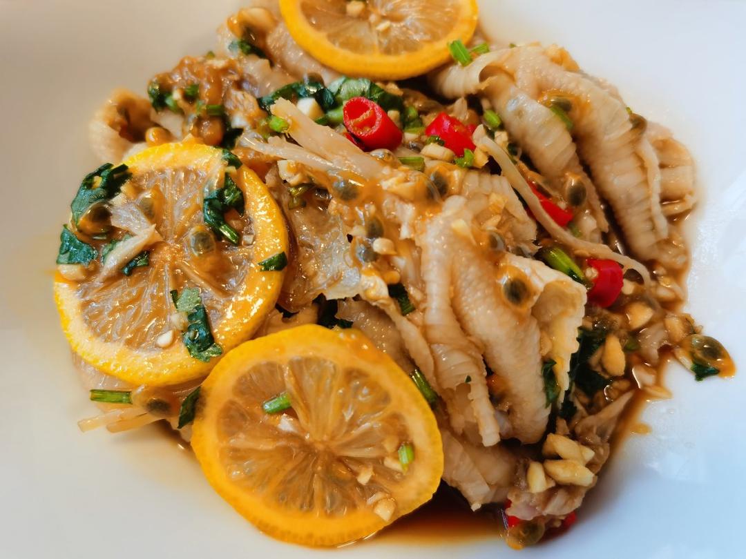 【酸辣无骨凤爪】