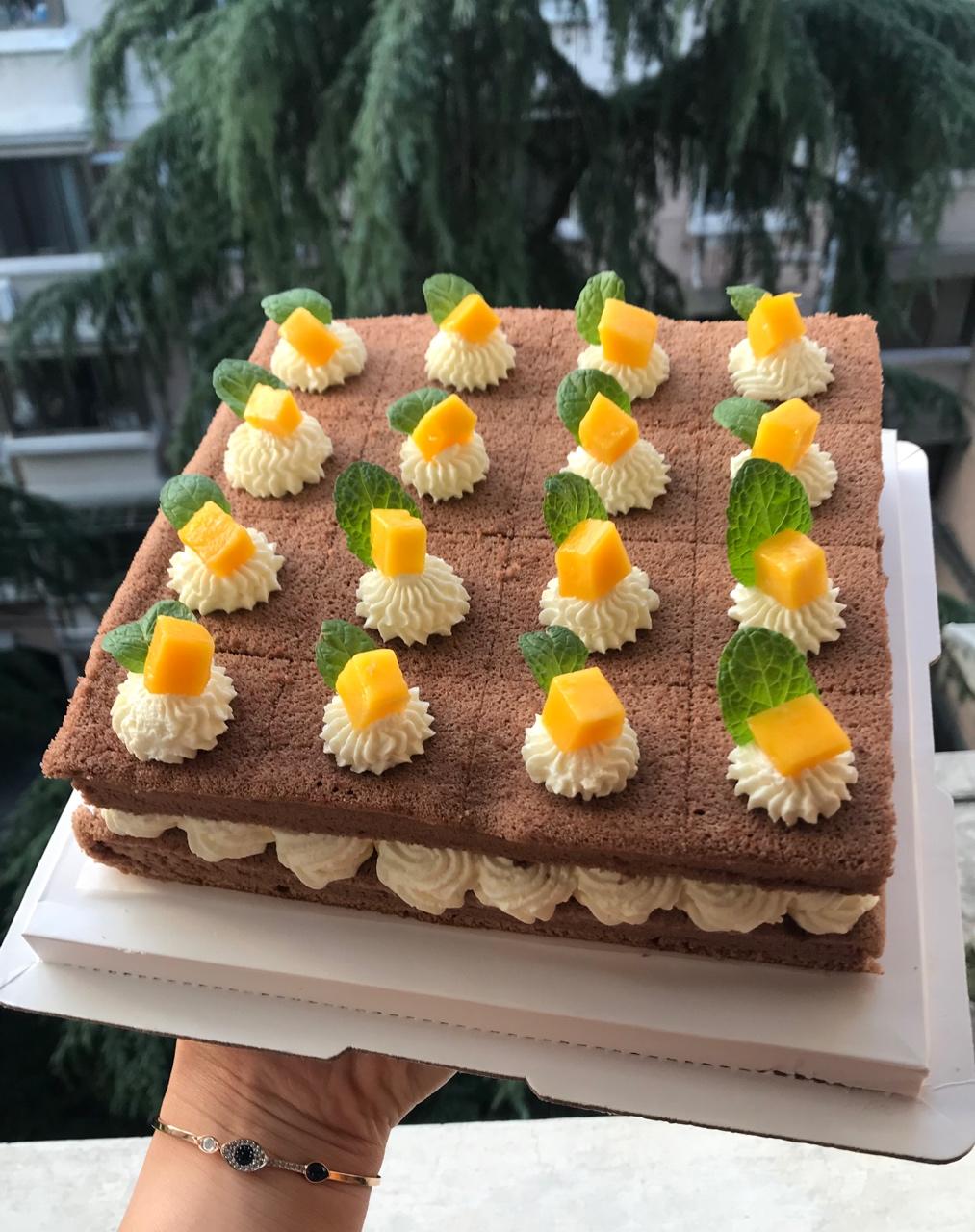 山茶花开做的可可方形装饰蛋糕