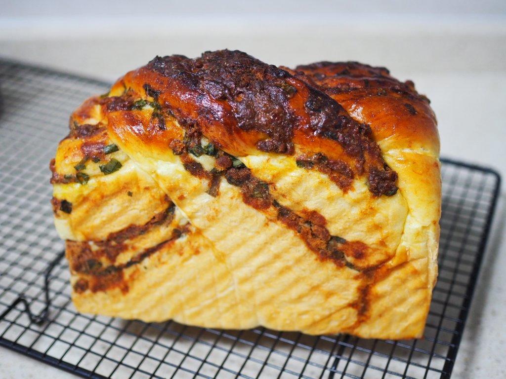 香葱肉松手撕吐司