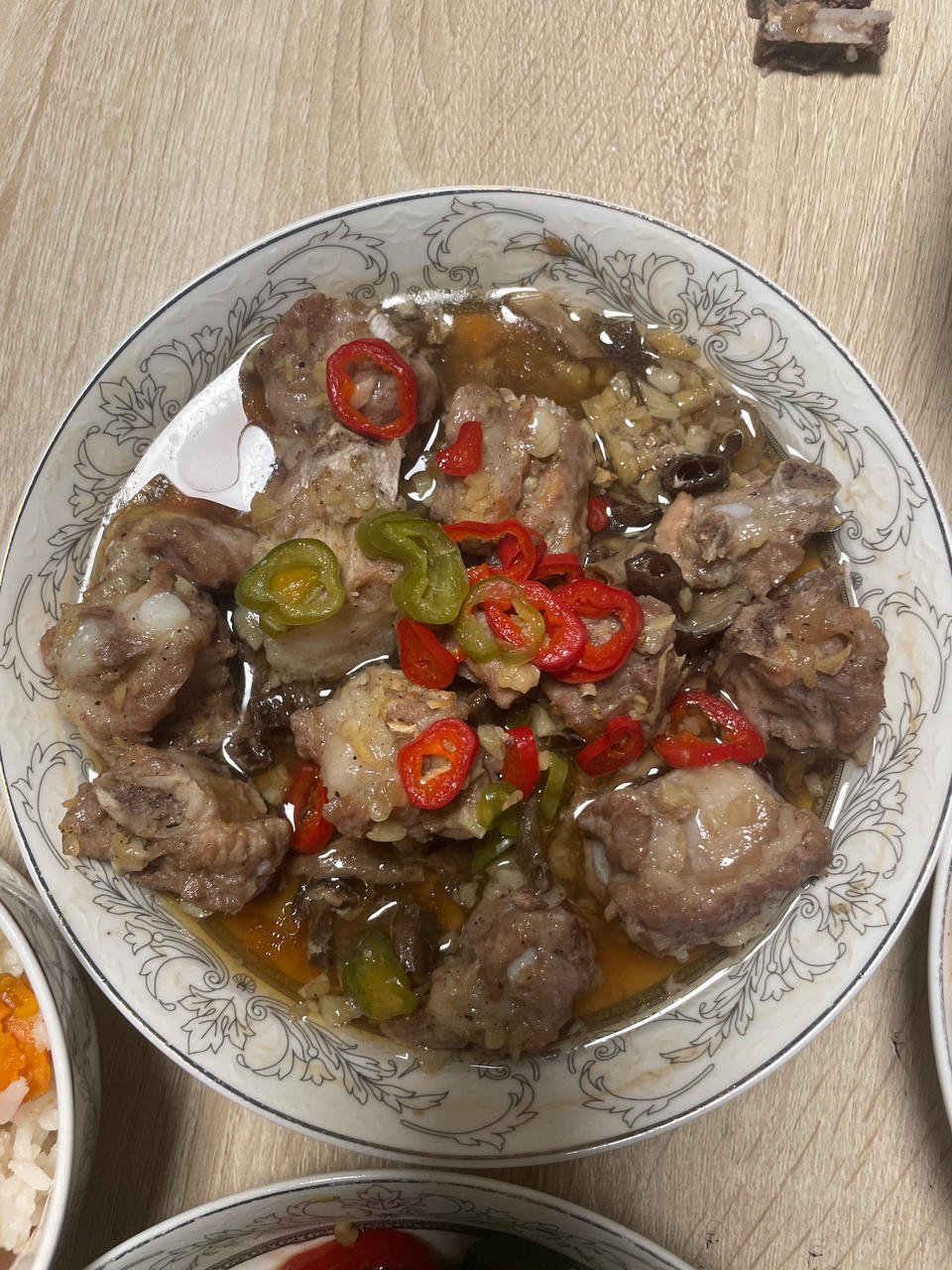 排骨怎么蒸才嫩？第一步先焯水就错了，记住这个窍门排骨嫩滑多汁