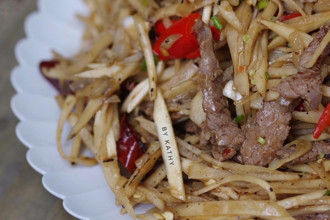 萧谨做的芋头炒牛肉丝