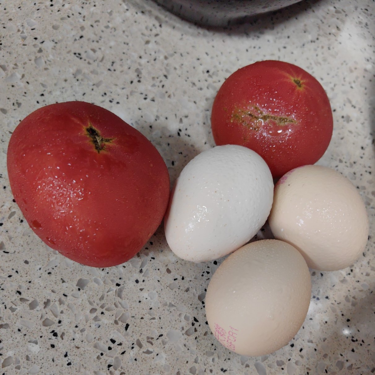 西红柿炒鸡蛋（开水烫皮法）的做法