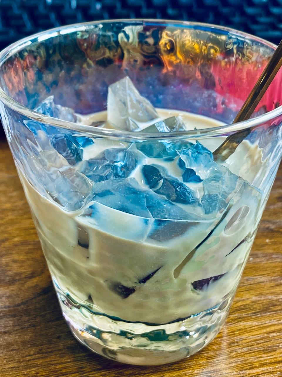 秋天的第一杯蓝宝石奶茶（新手也能驾驭的晒圈神器）的做法