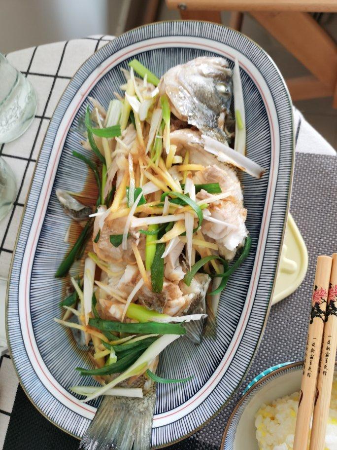 清蒸鲈鱼