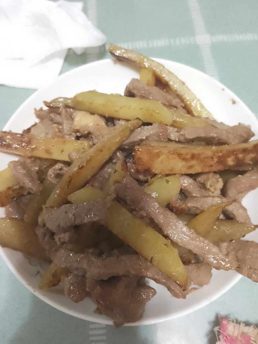 香到爆❗️嫩滑好吃的牛排土豆煎锅，超解馋～