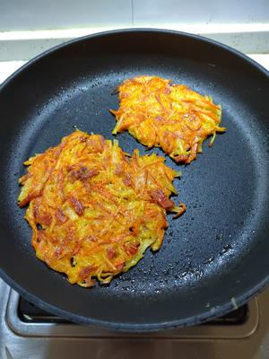 胡萝卜土豆丝饼——消耗胡萝卜的好方法的做法 步骤4