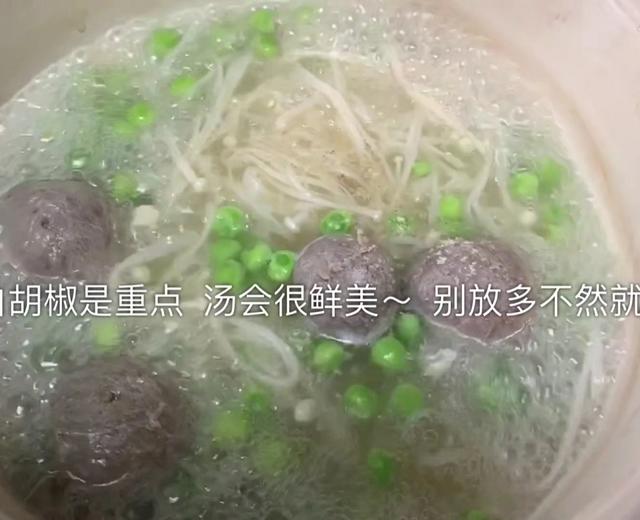 豌豆牛肉丸金针菇汤