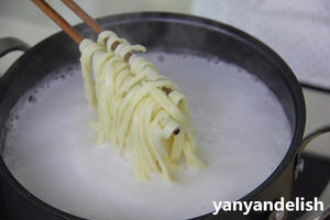 手擀面配鸡蛋酱Hand Make Noodles With Egg Sauce的做法 步骤13