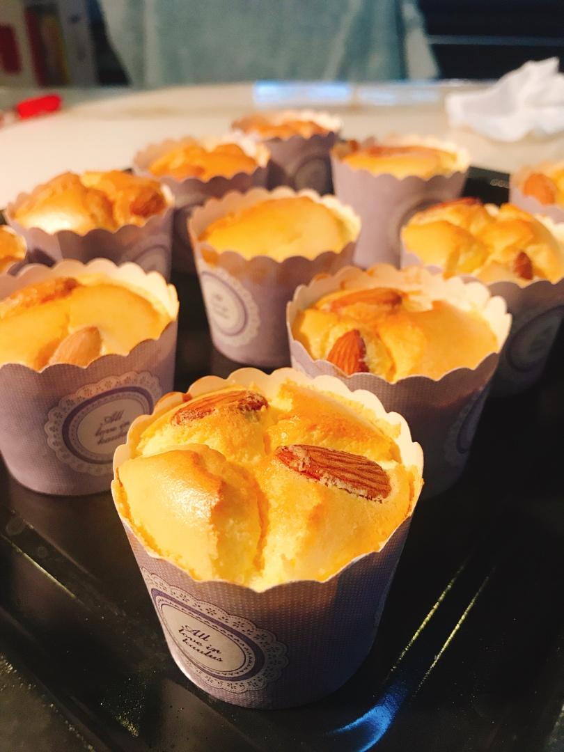 纸杯蛋糕（蔓越莓版可爱到爆）