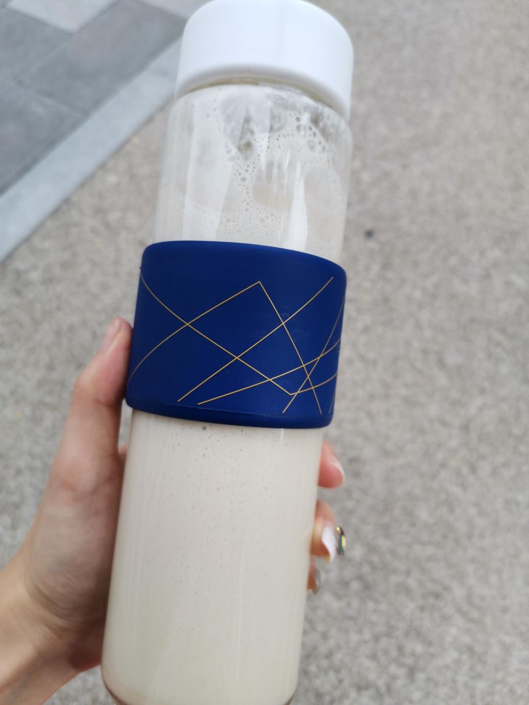 夏日必备-清爽的香蕉苹果黄瓜奶昔