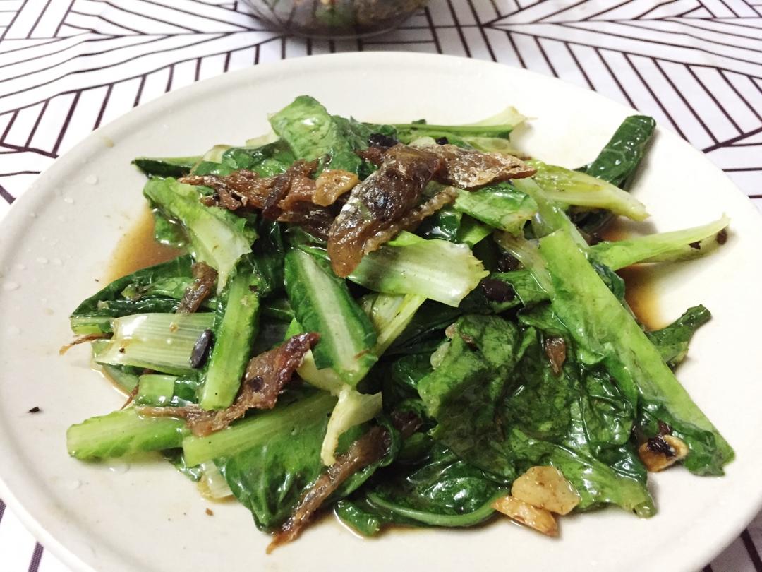 豆豉鲮鱼炒油麦菜的做法