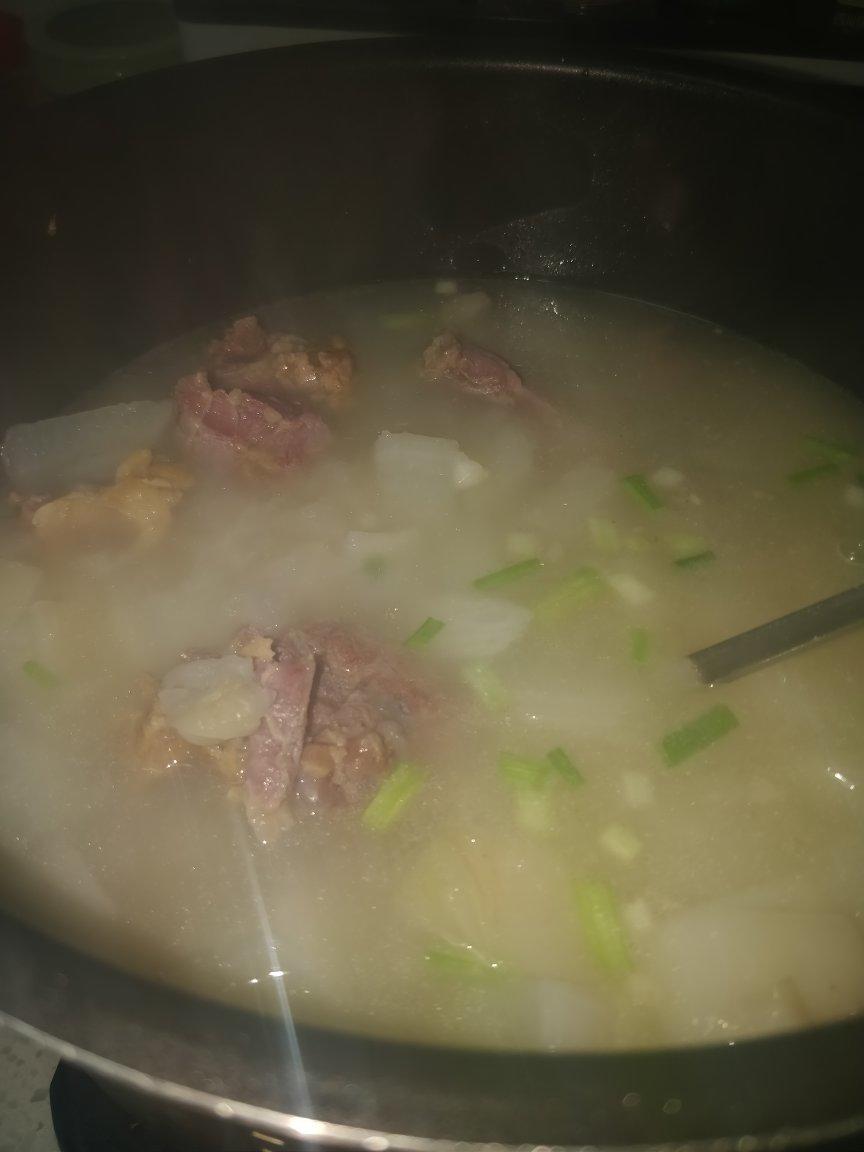 老丁的私房菜-腊排骨炖萝卜