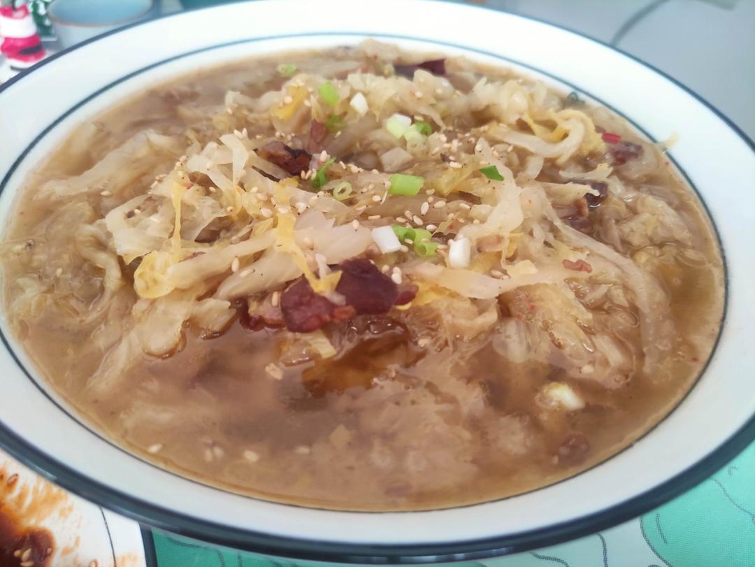 东北酸菜炖五花肉