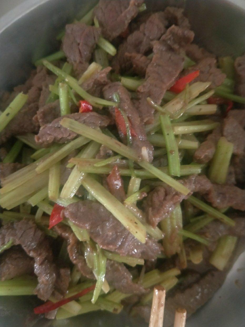 芹菜炒牛肉