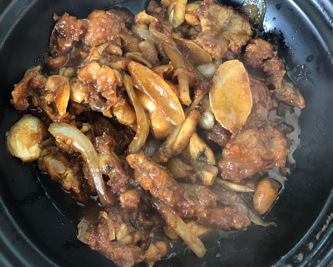 秘制牛蛙煲的做法