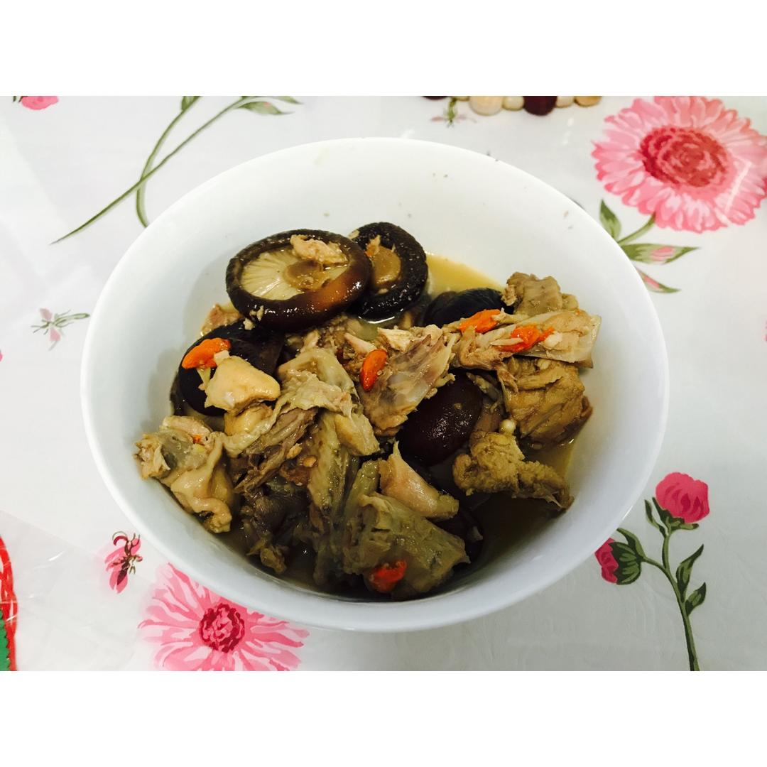 香菇炖鸡汤