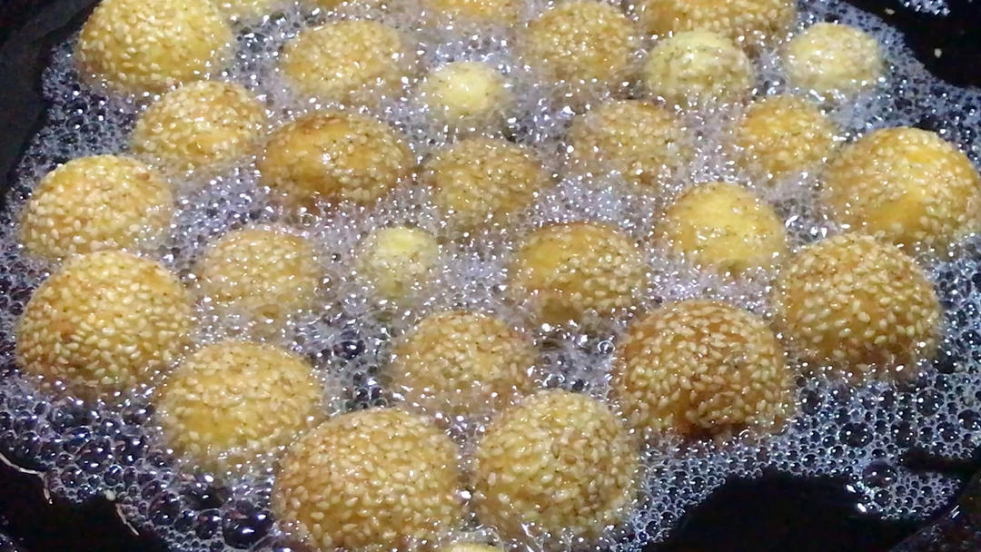 “南瓜芝麻球”聚餐必做小点心