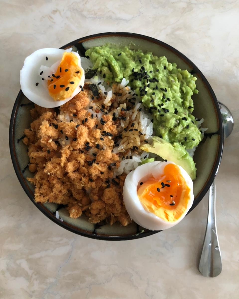 牛油果海苔肉松拌饭
