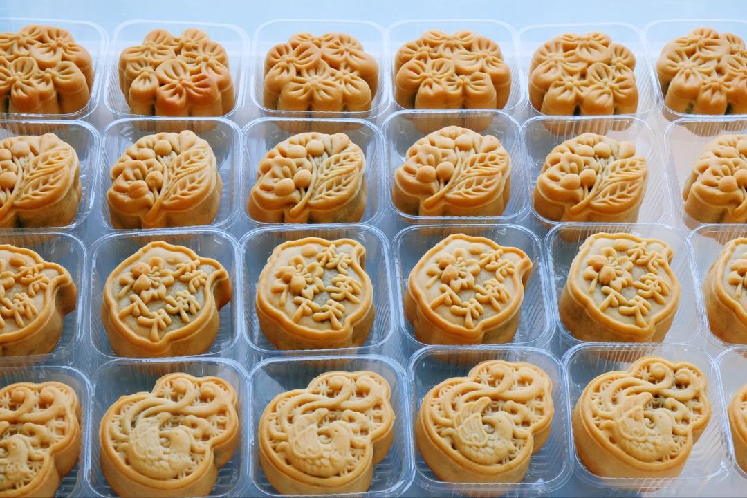 广式月饼—蛋黄莲蓉月饼