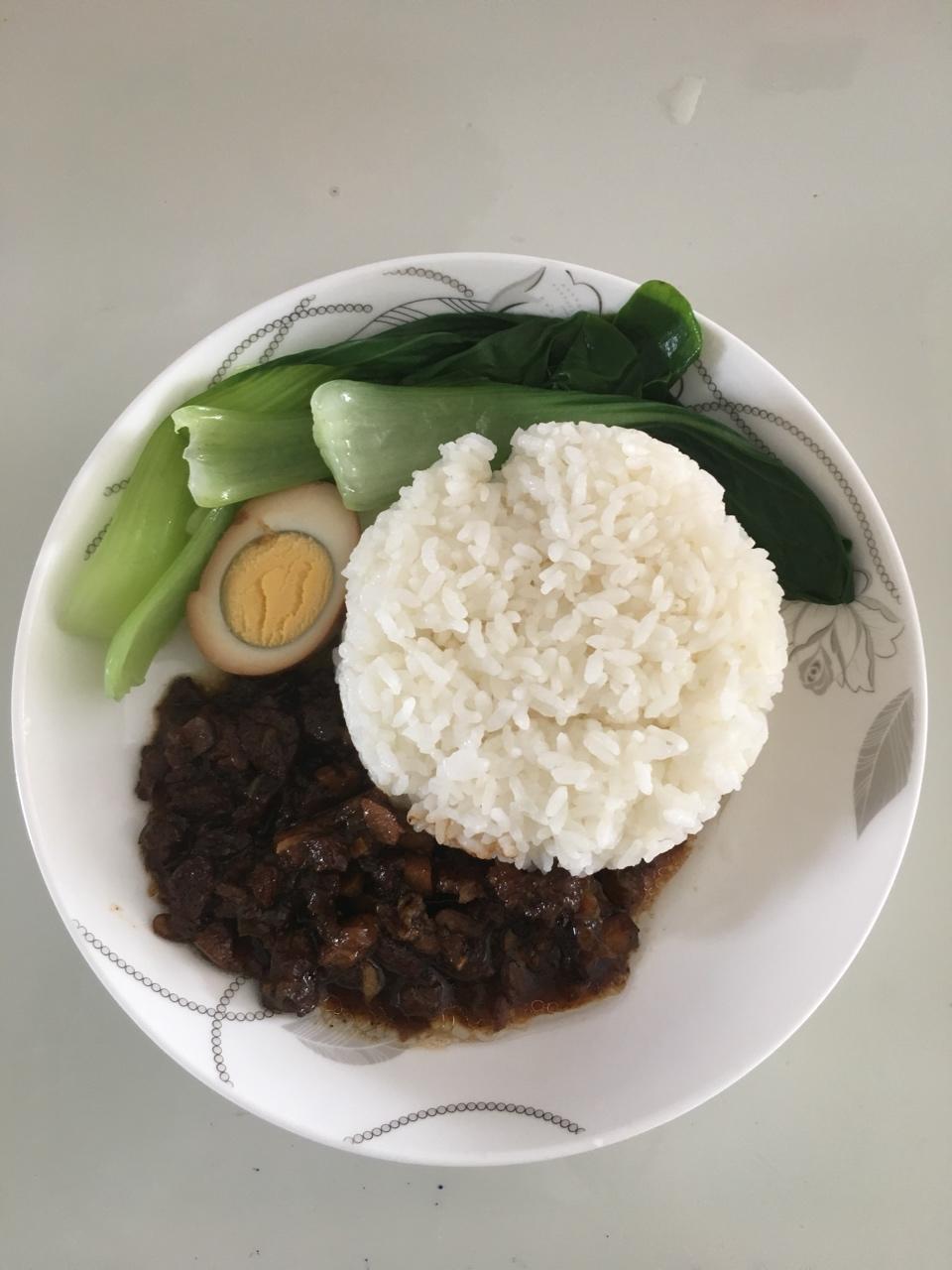 洋葱酥卤肉饭