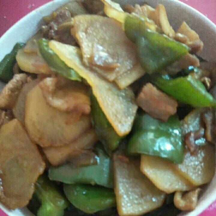 青椒土豆片炒肉