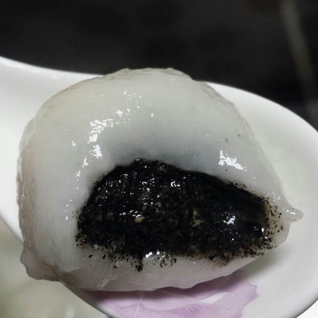 黑芝麻汤圆
