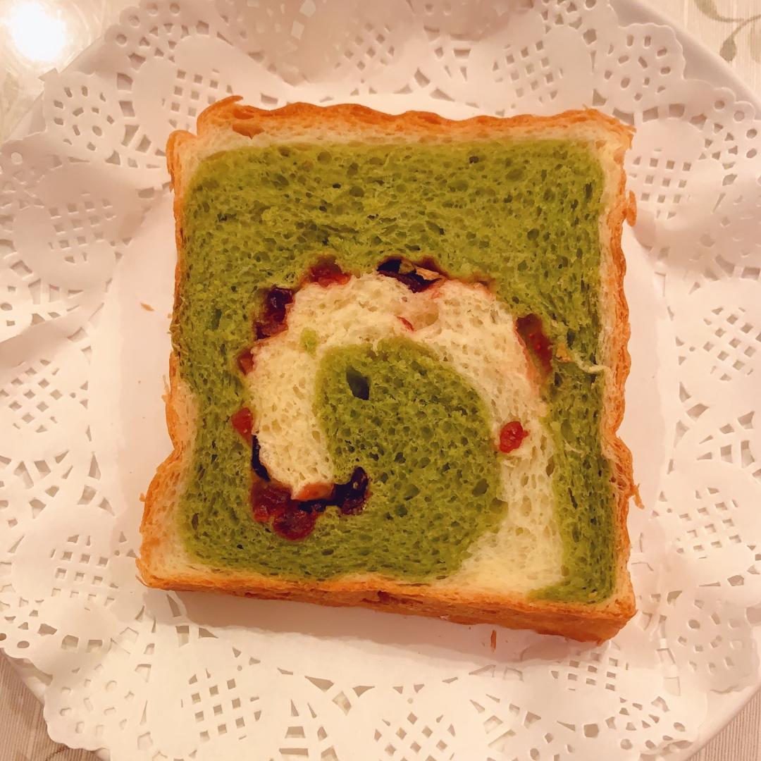 清香柔软的抹茶红豆吐司