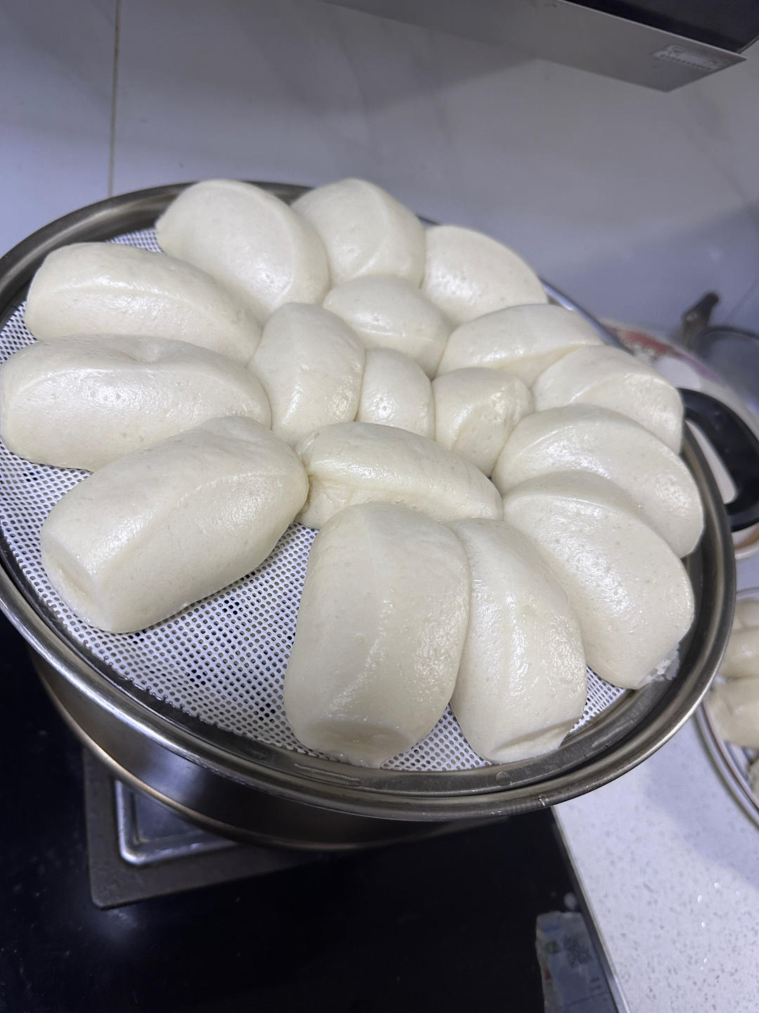酒酿馒头（蓬松多孔，结构似蜂巢）