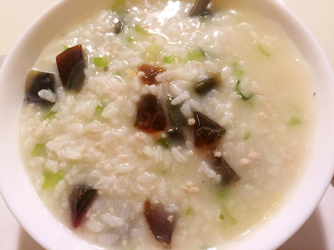 十五分钟快手之香滑皮蛋瘦肉粥(附五分钟电饭煲电压力锅更快捷方法)