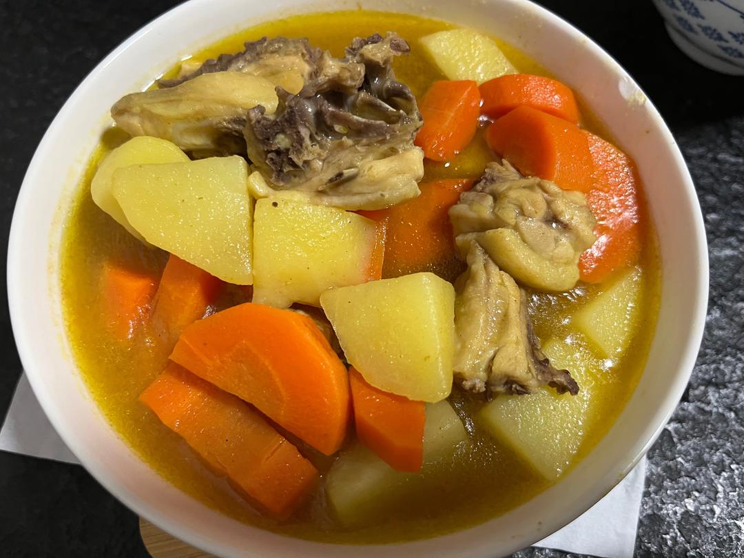 土豆胡萝卜咖喱焖鸡的做法