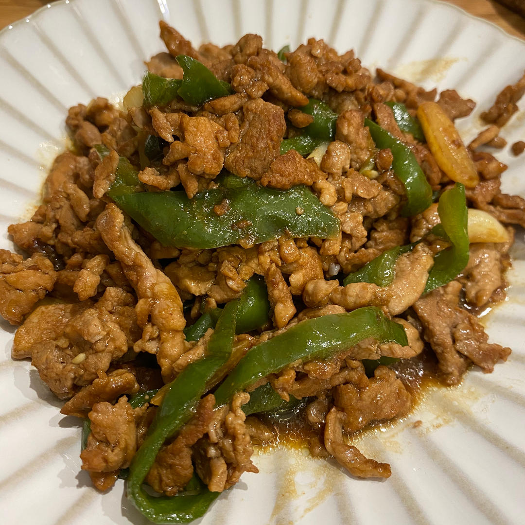 青椒肉丝，这样炒太好吃了。