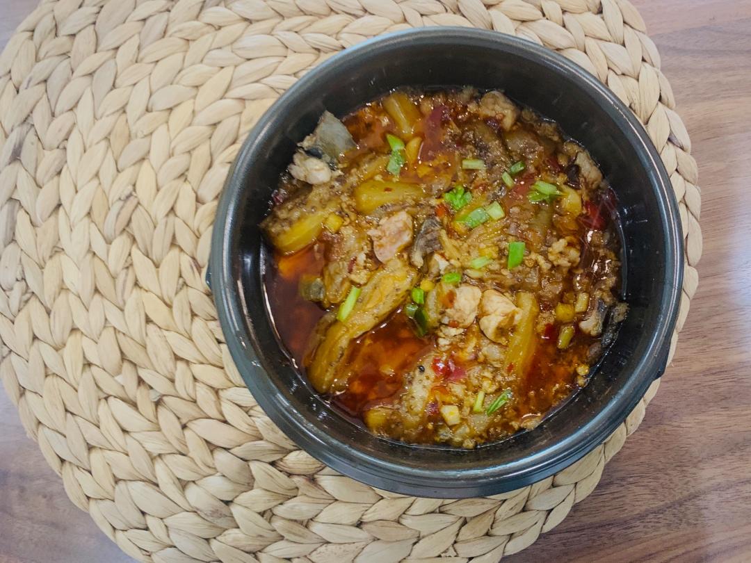 【咸鱼鸡粒茄子煲】用鱼烧茄子，广东人的下饭神器！