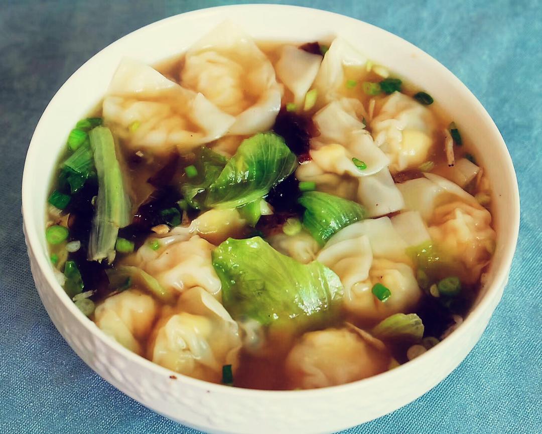 炒鸡鲜味的虾仁鸡胸肉馄饨