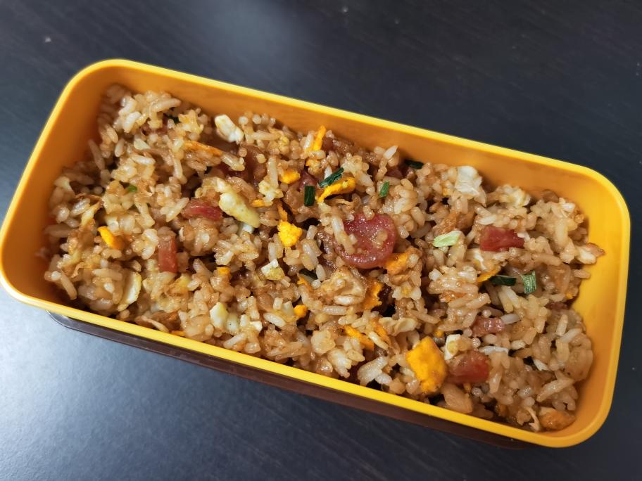 广式腊肠酱油炒饭