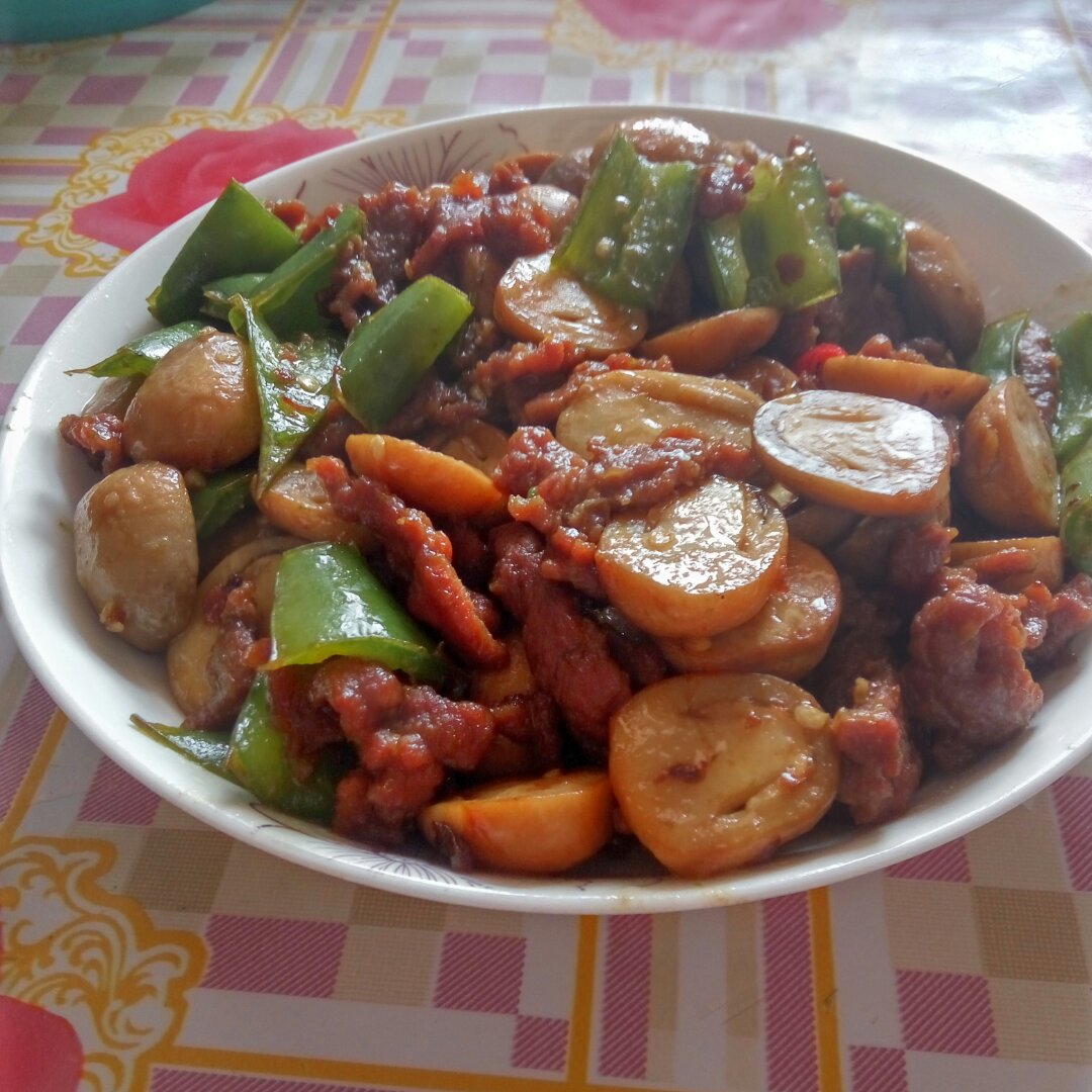 蚝油草菇滑炒牛肉