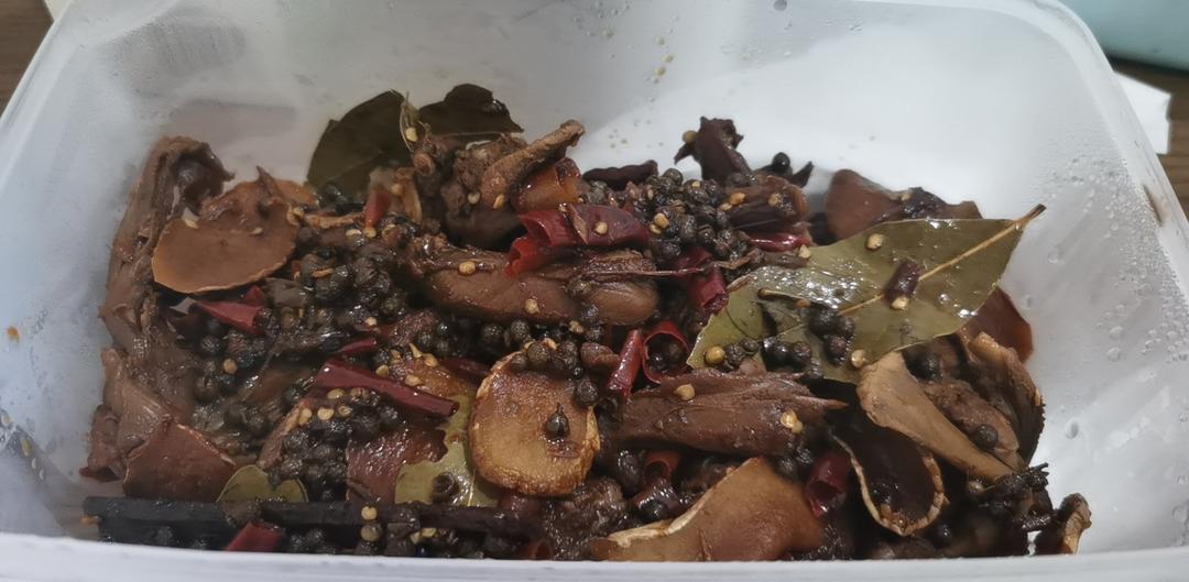 麻辣鸭锁骨（不输周黑鸭）