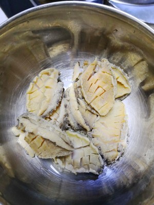 美味鲍鱼鲜虾海参粥的做法 步骤3