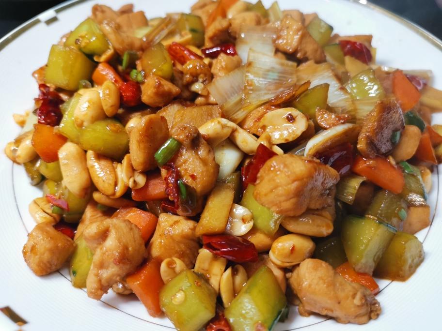 宫爆鸡丁的做法