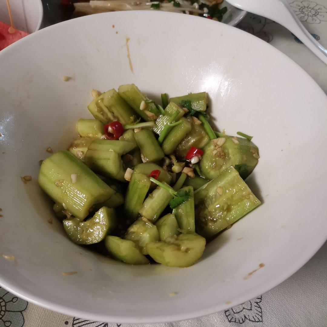 2分钟就能做好的《凉拌拍青瓜》
